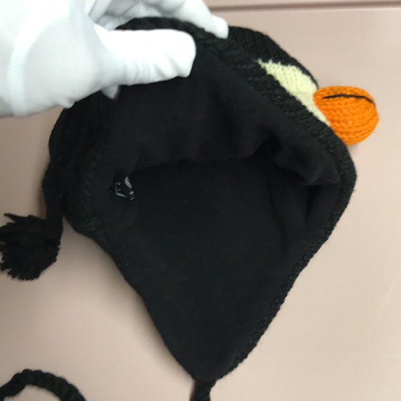Women penguin hat. - Picture 4 of 5